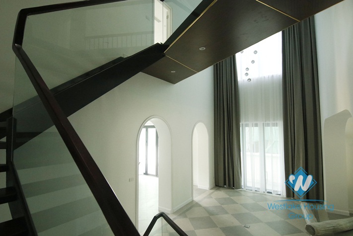 A gorgeous villa in Vinhome Riverside Long Bien for rent